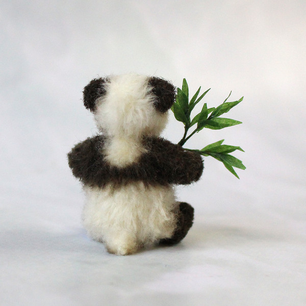 panda-from-backside.jpg