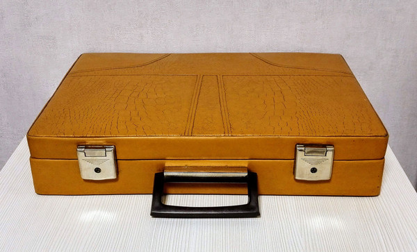 antique-travel-suitcase.jpg
