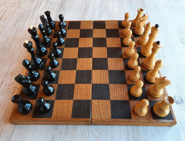 yunost wooden chess pieces