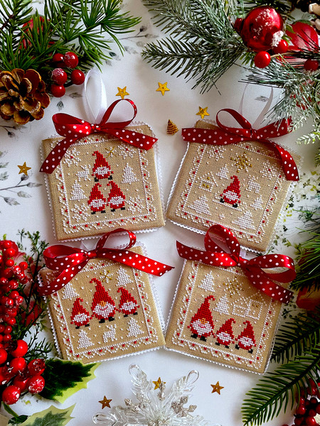 Set of 4 Christmas Gnomes ornaments 2.jpg