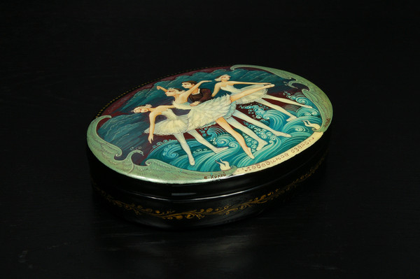 ballerinas lacquer box