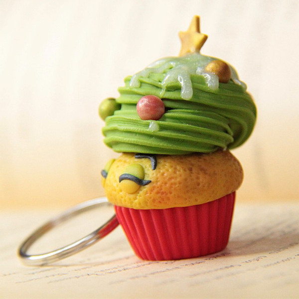 christmas-tree-cupcake-keychain-for-girls-01.jpg