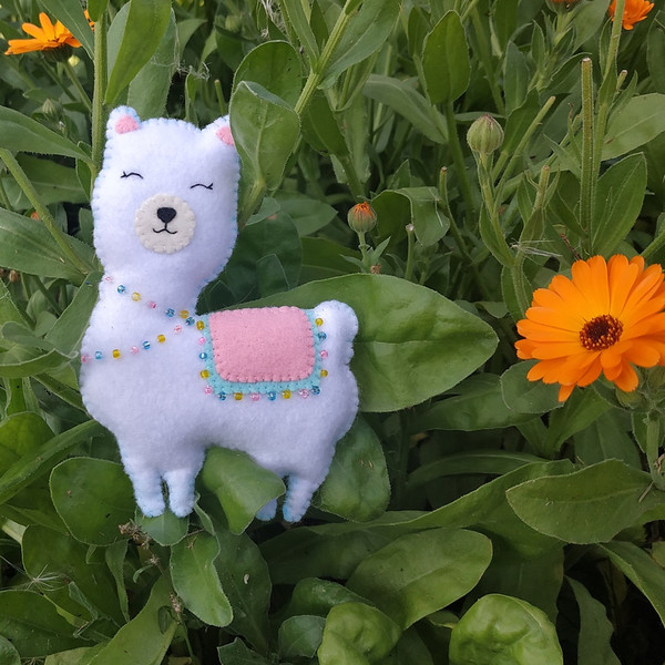 felt pattern llama - 10.jpg