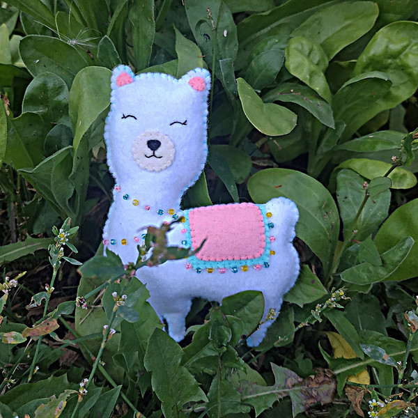 felt pattern llama - 11.jpg