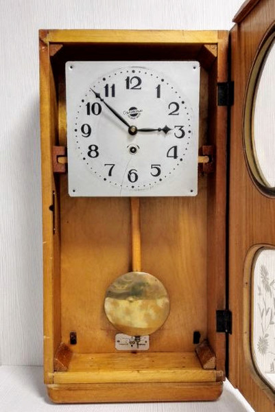 wooden-case-clock.JPG
