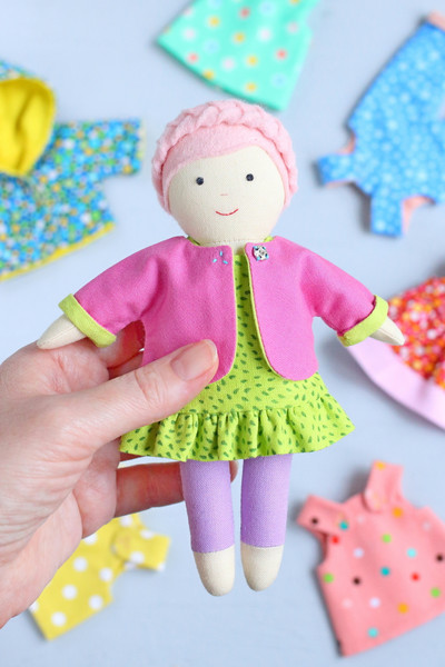 mini-dolls-with-clothes-12.JPG