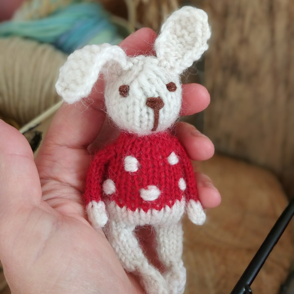 Bunny knitting pattern by Ola Oslopova