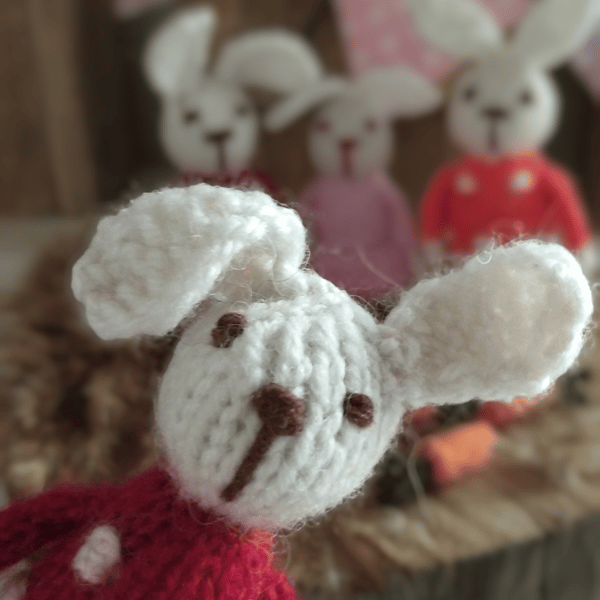 Bunny knitting pattern by Ola Oslopova