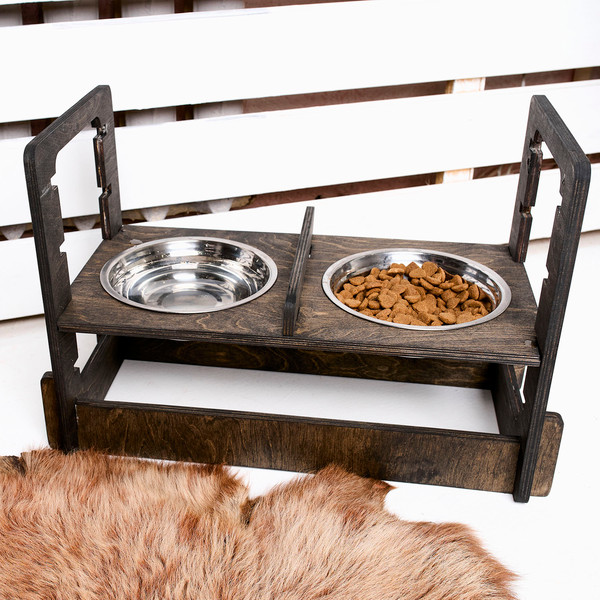 https://www.inspireuplift.com/resizer/?image=https://cdn.inspireuplift.com/uploads/images/seller_products/1669231314_Personalized-raised-dog-food-bowl.jpg&width=600&height=600&quality=90&format=auto&fit=pad