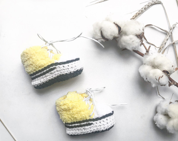 Baby booties, kids knitted socks