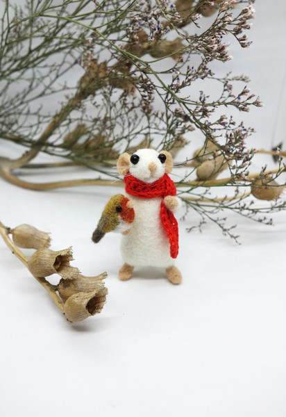 needle-felted-white-mouse