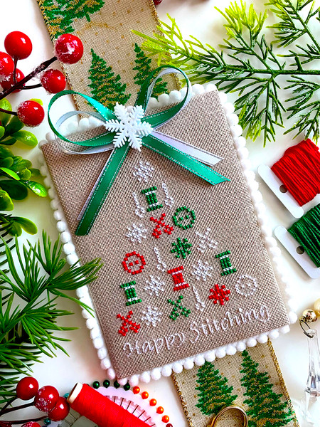 Happy Stitching Christmas Tree 1.jpg