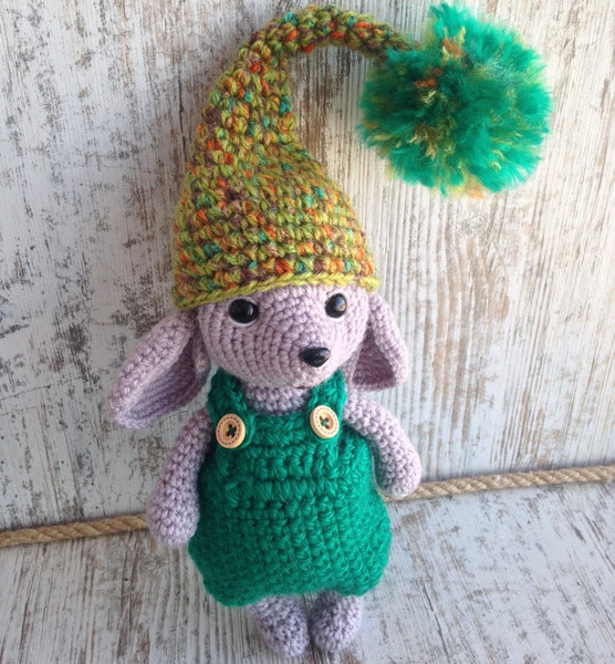 mouse in green jumpsuit.JPG