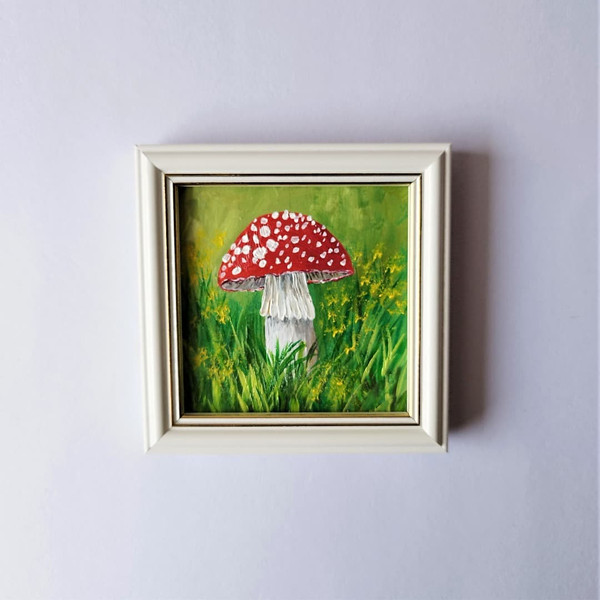 Handwritten-mushroom-toadstool-fly-agaric-mini-painting-by-acrylic-paints-4.jpg