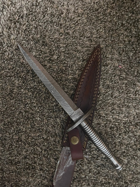 Custom Handmade Damascus Steel Knife, Dagger Knife, Hunting Knife (1).jpg