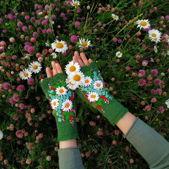 Green-Mittens-With-Embroidery-Hand-Knitted-Embroidered-Fingerless-Gloves-Clothing