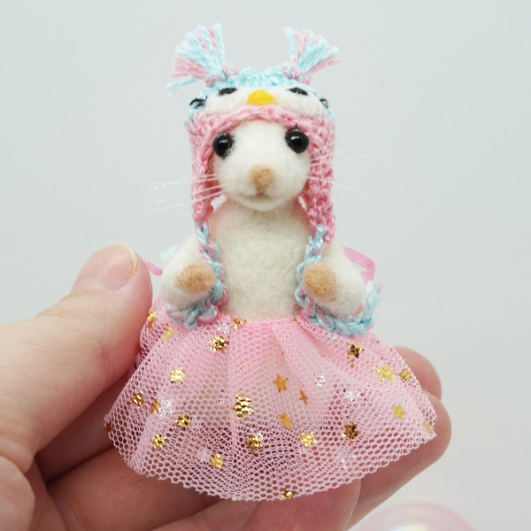 needle-felted-white-mouse