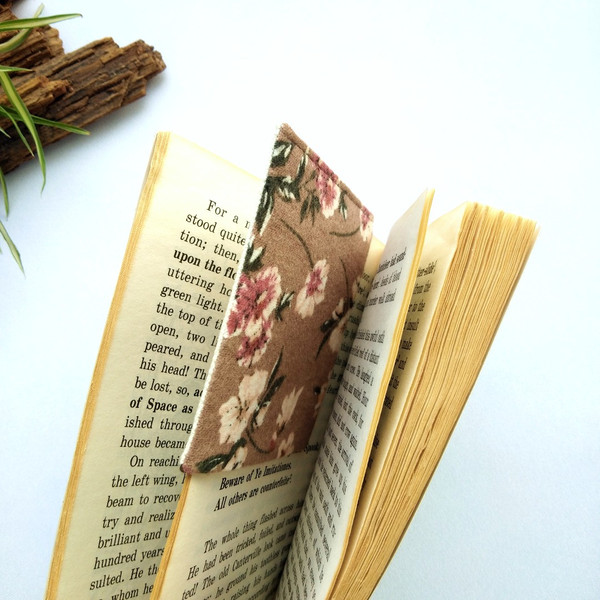 Bookmark-corner-butterfly-flowers-personalized-gift-underside .jpg