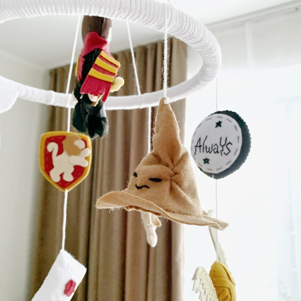 harry-potter-baby-nursery-mobile-decor-4.jpg