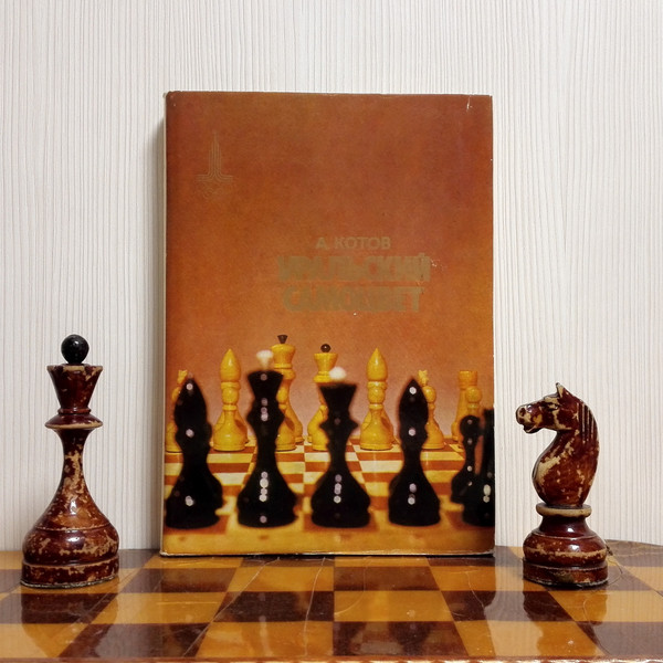 Garry Kasparov Vintage Soviet Chess Books. Antique Chess