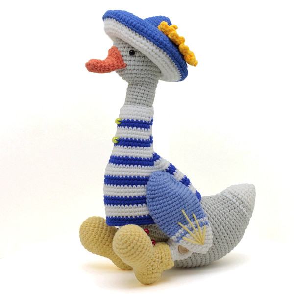 Crochet-goose-amigurumi-stuffed-animals.JPG