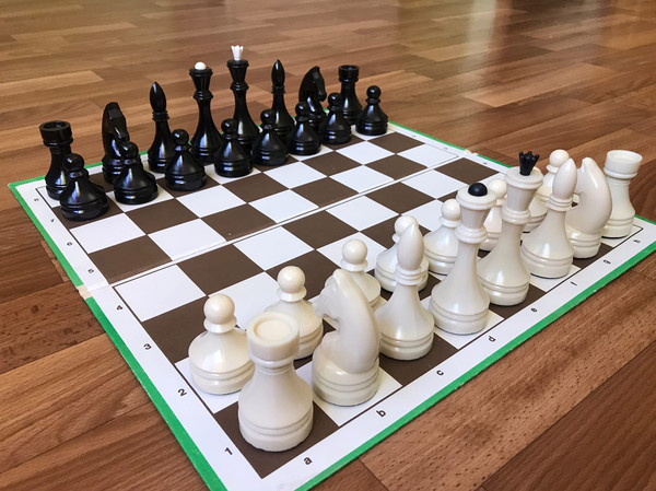 Plastic Grand Master Chess set, Packaging Type: Box