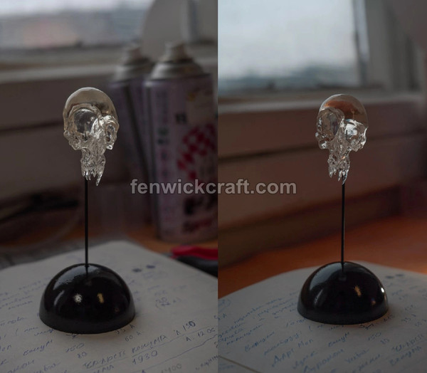 alien skull transparent keychain