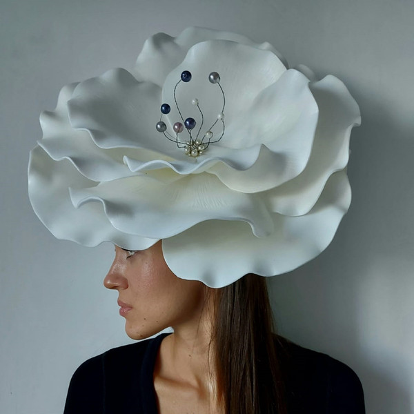 White derby hat Foam roses.jpeg