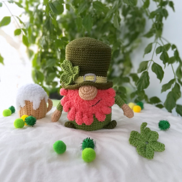 Amigurumi Gnomes: 24 Crochet Patterns for Every Season (Paperback)