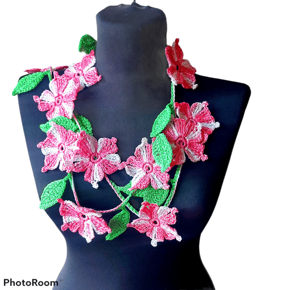 Designer-Scarf-Scarf-With-Flower-Necklace-With-Flowers