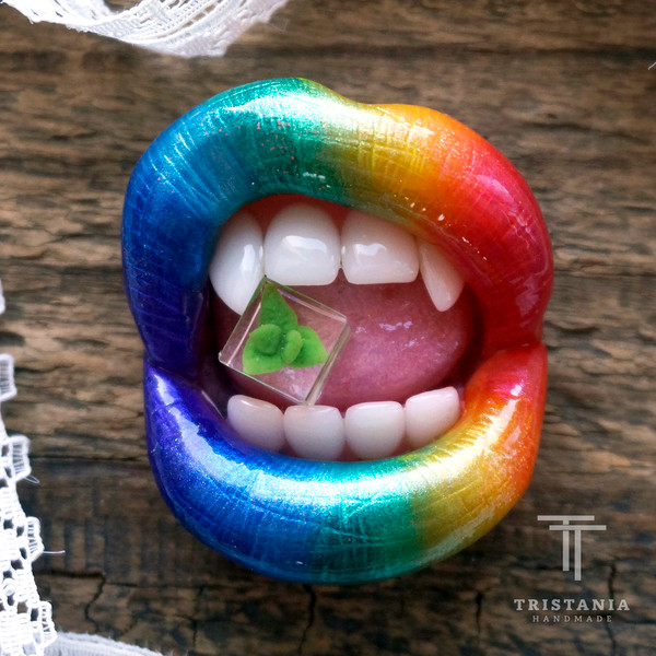 Lips brooch rainbow from polymer clay.jpg