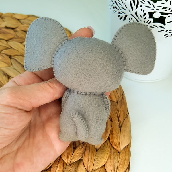 felt elephant-3-2.jpg