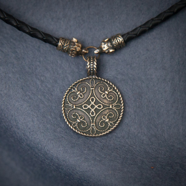 scandinavian-necklace