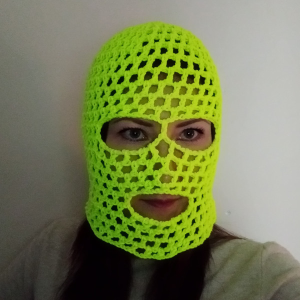 Fluorescent-balaclava-crochet