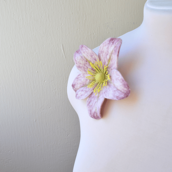 Helleborus flower brooch 1