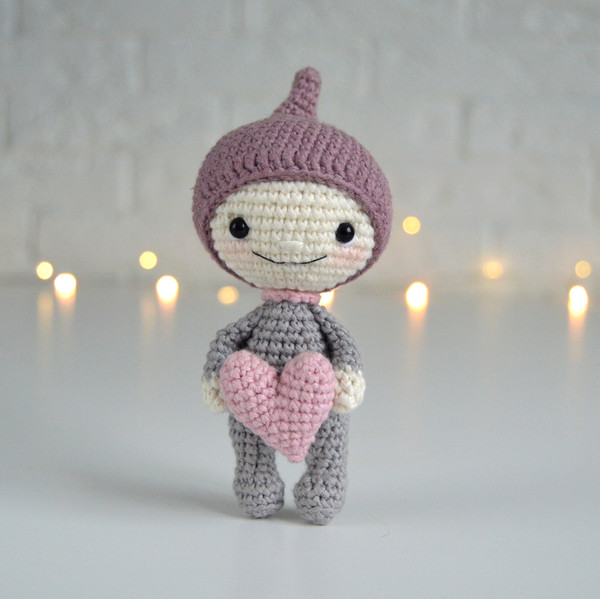 valentine-gnome-grey-2-ph-sq.jpg