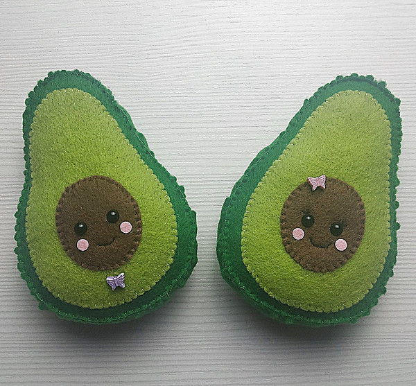 felt avocado toy - 3.jpg