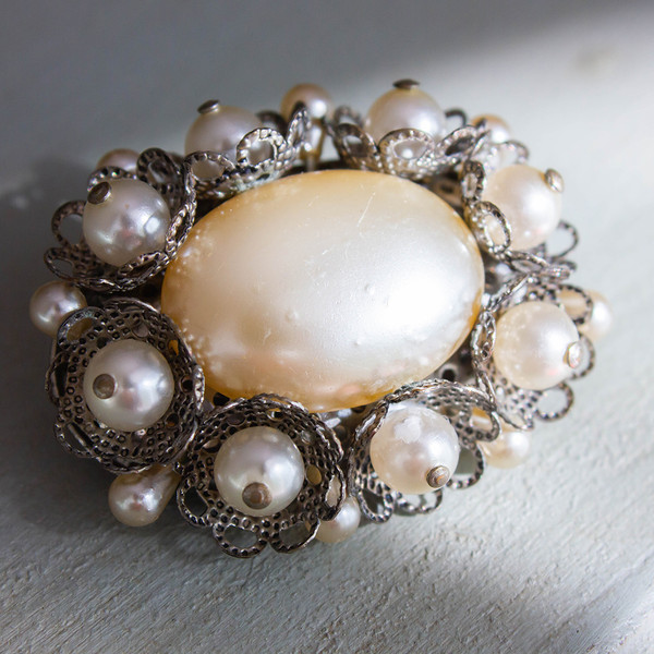 Vintage pearl brooch Pearl oval brooch pin Silver pearl pin