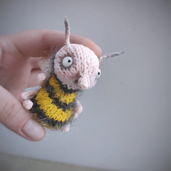 Honeybee knitting pattern, cute toy knitting pattern, knitted insect, toy knitting tutorial, tiny bee guide honeybee DIY 3.jpg