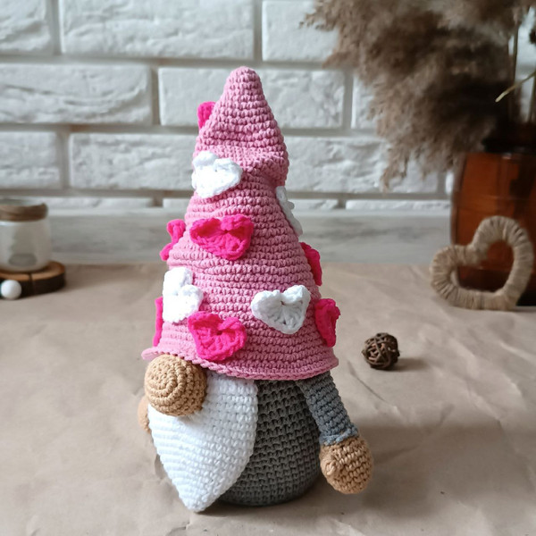 Crochet pattern Valentine gnome, crochet gnome amigurumi pat