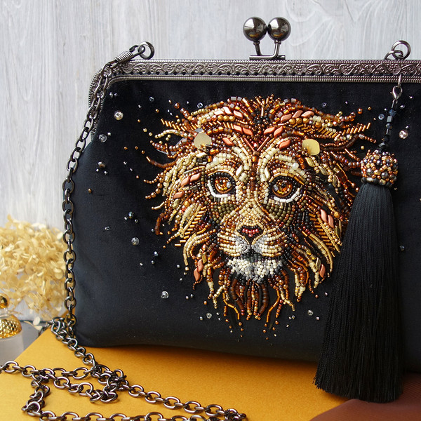 lion purse.jpg