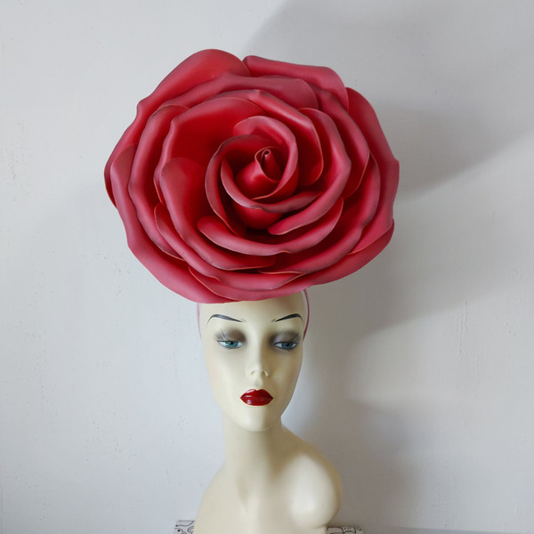 Derby hat big rose.jpg