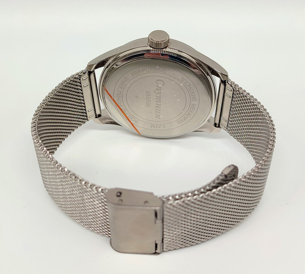 quartz-watch-Sputnik-Milanese-bracelet-back-1