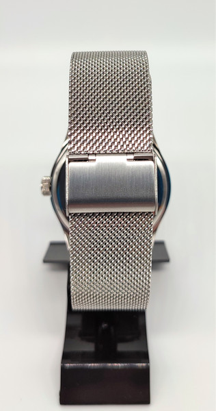 quartz-watch-Sputnik-Milanese-bracelet-clasp-1