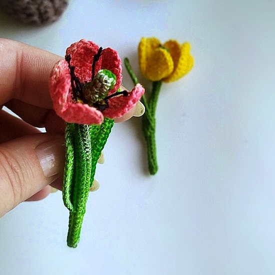 Tulip Crochet Pattern, flower pattern, mother's day, realistic flower, amigurumi pattern, tutorial, crochet brooch DIY 2.jpg