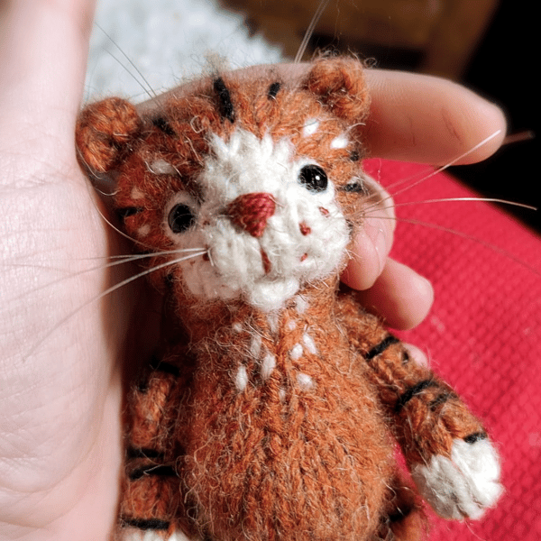 Knitting Needle Minder Tutorial – Fancy Tiger Crafts Co-op