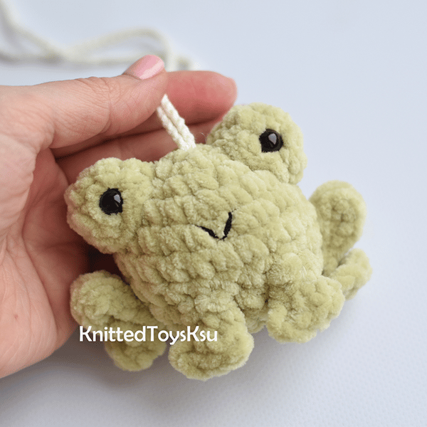 frog-plushie-car-charm