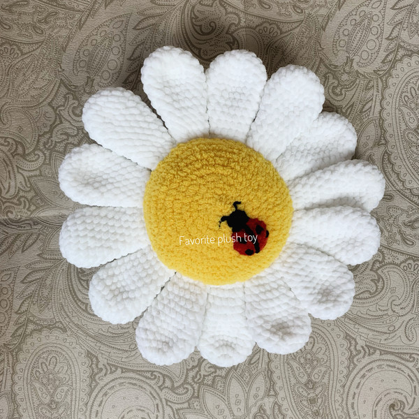 DIY Crochet Kit Ladybird Daisy