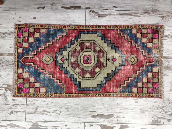 Shoe mat, Oriental rug, Used rug, Front door mat, Vintage rug mat, 1.5 x 3  ft