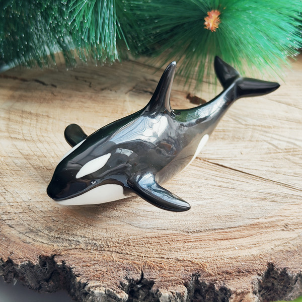 STATUETTE EN RESINE-3 TETES-BLANC/NOIR-ASST – Orca